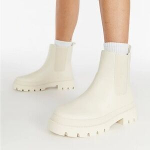 NIB JustFab Saydey Chunky Chelsea Bootie in Birch White | Lug Sole Ankle Boots